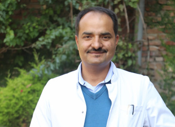 सर्वोच्च अदालतको आदेश-  डा. पौडेललाई वीर अस्पतालको निर्देशकमै फर्काउनू 